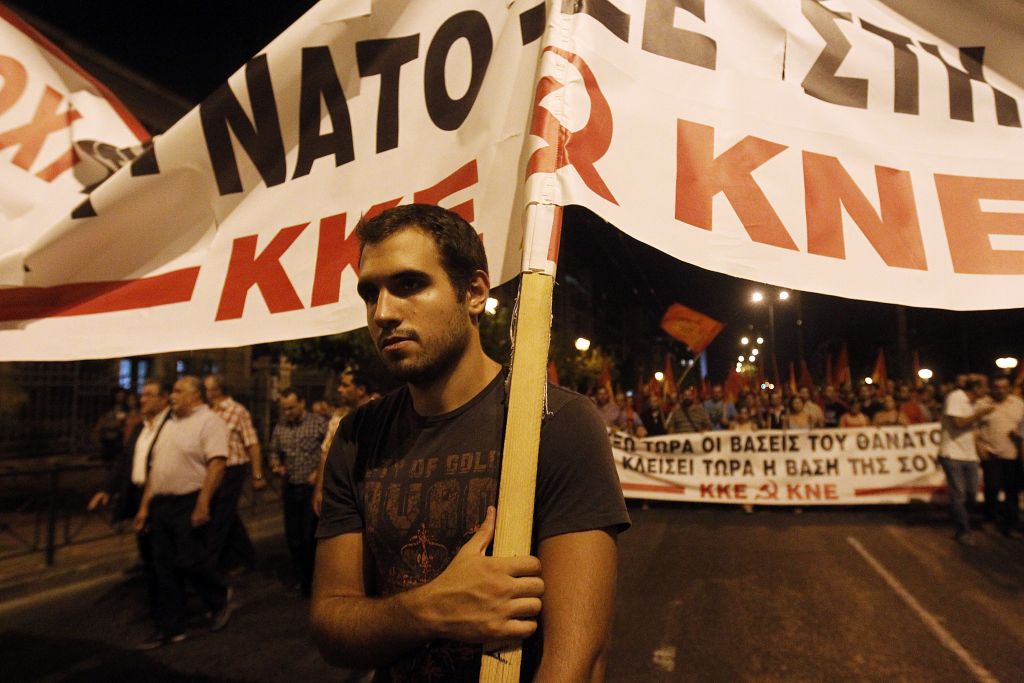 Κοζάνη: Μπλόκο σε αυτοκινητοπομπή του ΝΑΤΟ από μέλη του ΚΚΕ