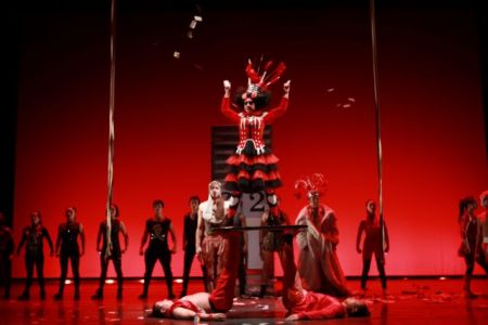 Η Αλίκη στην Κίνα με… έλληνα σκηνοθέτη