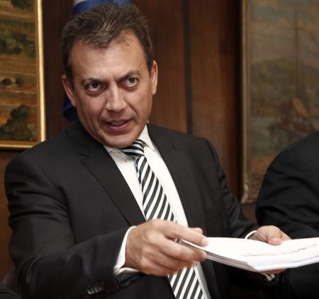 Λάμβαναν παράνομα τα επιδόματα των θανόντων συγγενών τους