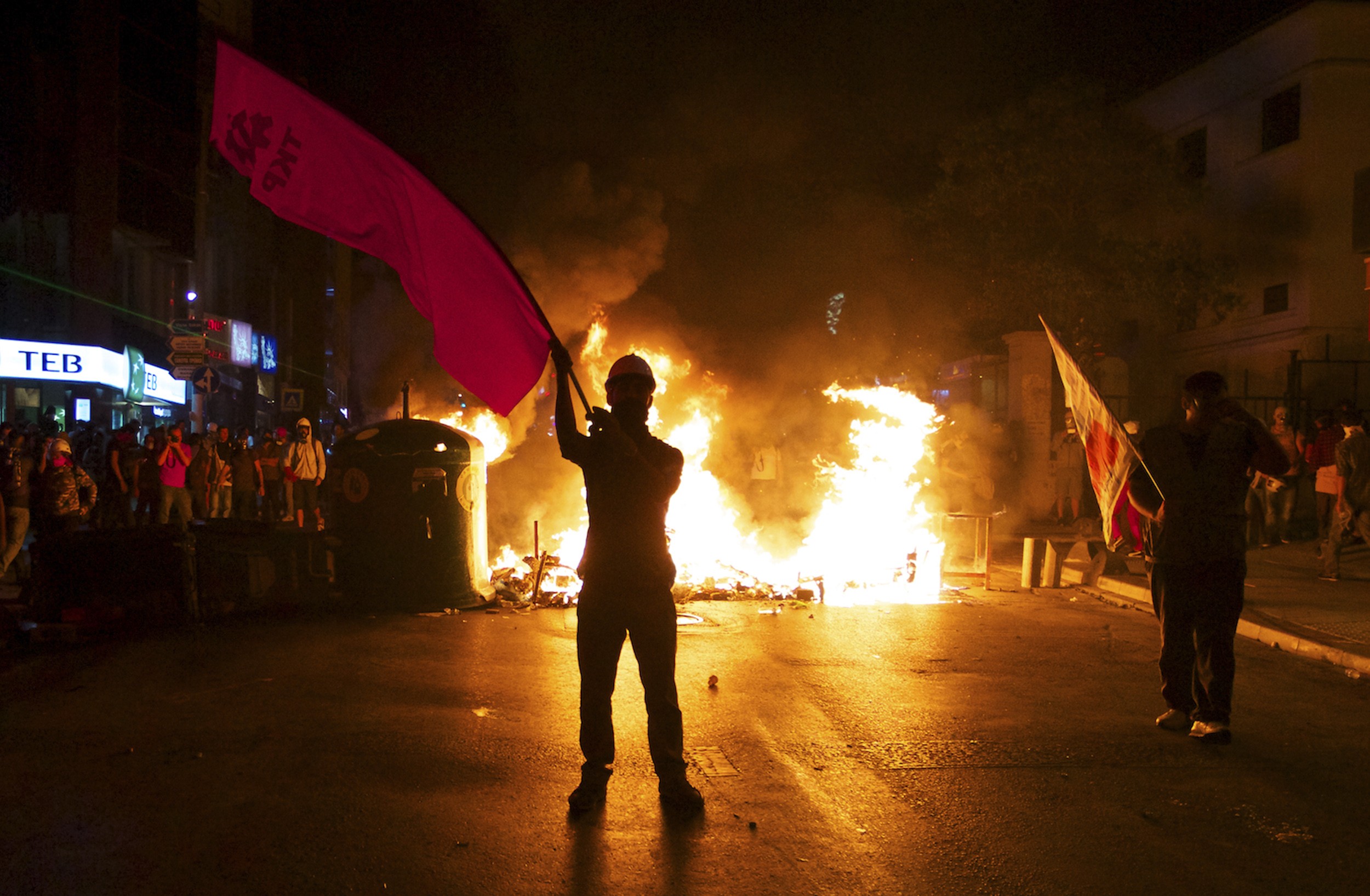 Τουρκία: Με αμείωτη ένταση συνεχίζονται οι νυχτερινές διαδηλώσεις