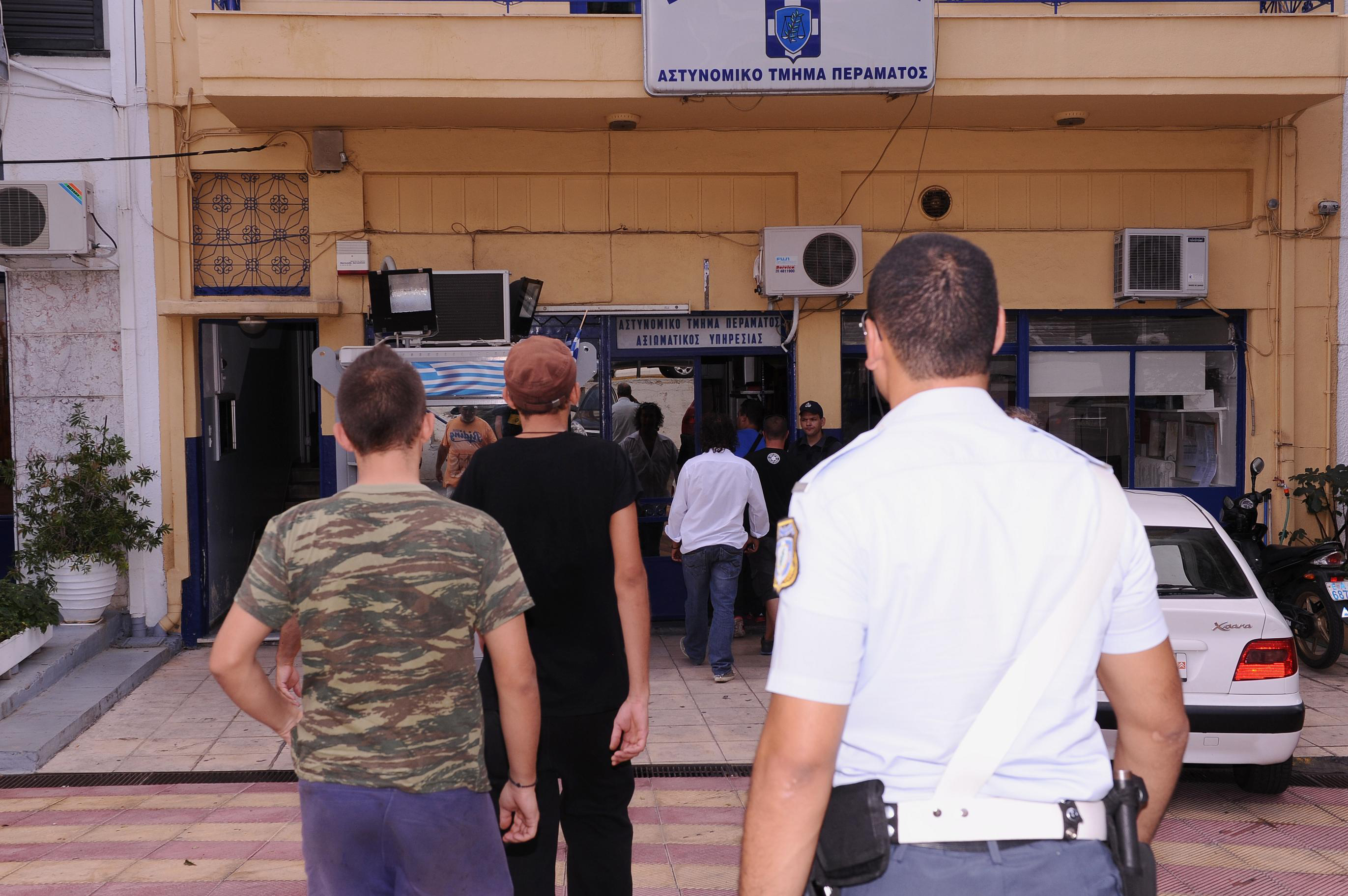 Sms Λαγού σε πυρηνάρχη της Χ.Α.: Πήγαινε για πέσιμο στα κομμούνια στο Πέραμα