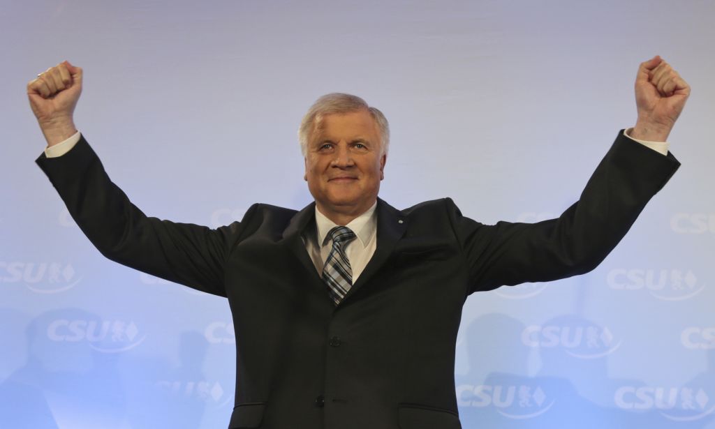 Χορστ Ζεεχόφερ: Να διακοπεί η χρηματοδότηση της Τουρκίας