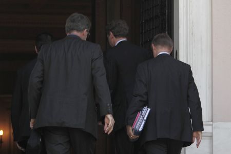 Εντατική προετοιμασία στην κυβέρνηση για το ραντεβού στο Παρίσι