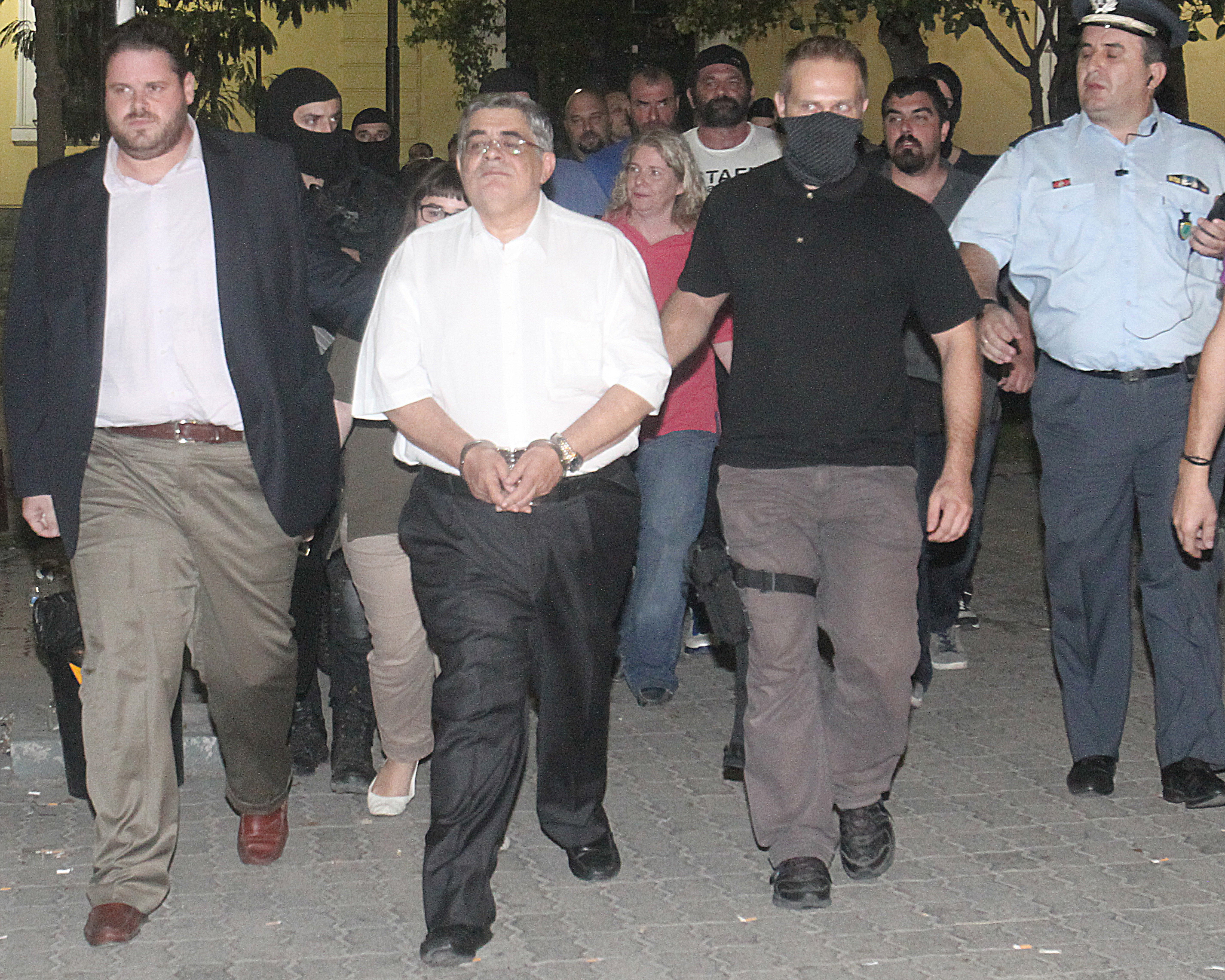 Ολο το πόρισμα με το οποίο ο εισαγγελέας «έδεσε» τη Χρυσή Αυγή