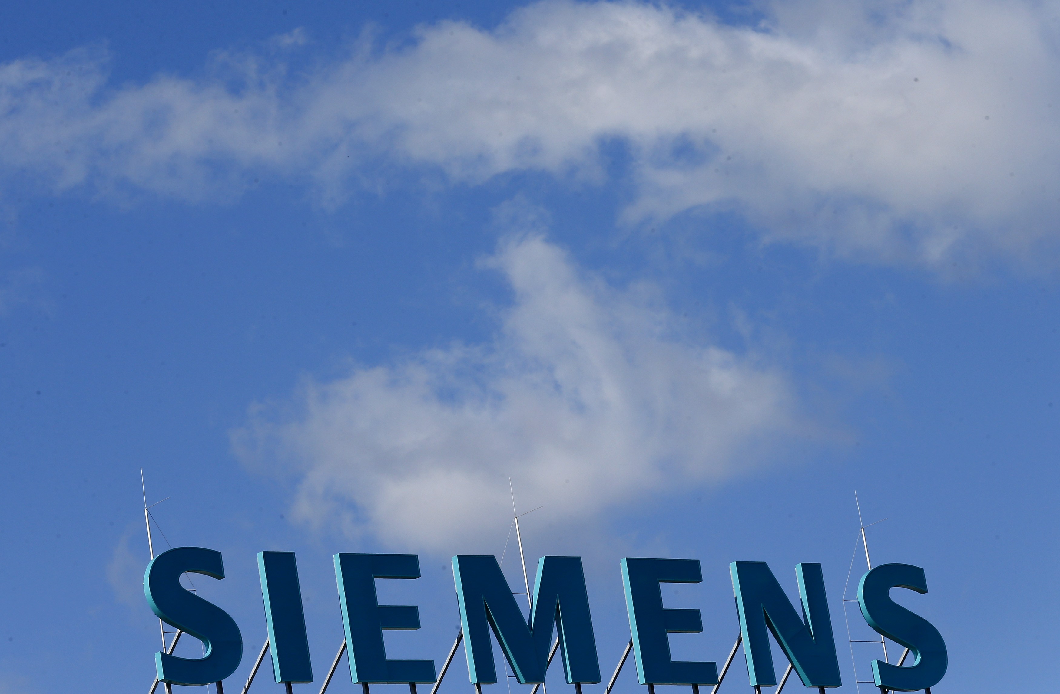 Siemens: Εξαγοράζει μαζί με το χρέος της την Dresser-Rand Group