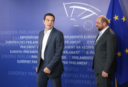 ΣΥΡΙΖΑ: Στροφή στον ρεαλισμό μετά τα γκάλοπ