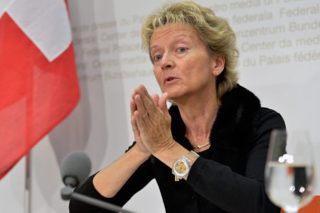 Με την Ελβετίδα υπ. Οικονομικών συναντάται την Τρίτη ο Στουρνάρας