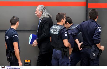 Διακοπή στη δίκη Ψωμιάδη λόγω τηλεφωνήματος για βόμβα