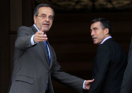 Ράσμουσεν: Δεν πρέπει να εμπλακεί ο στρατός στην ουκρανική κρίση