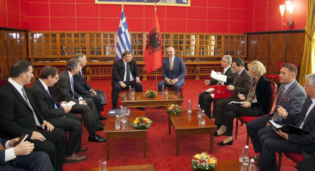 Νέες εμπλοκές μεταξύ Αθήνας και Τιράνων