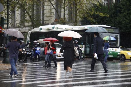 Αγριεύει ο καιρός – Καταιγίδες από το βράδυ της Τρίτης