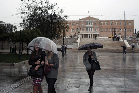 Βροχές και καταιγίδες την Δευτέρα και την Τρίτη