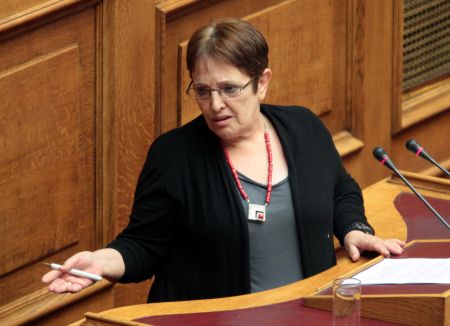 Για τα προβλήματα των αγροτών ρωτά τον πρωθυπουργό η Αλ.Παπαρήγα