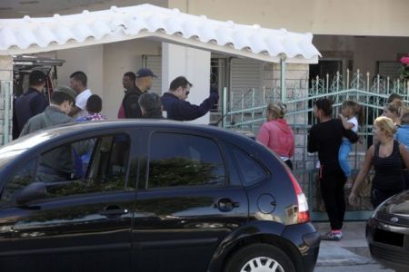 Η ασυδοσία των παράνομων Ρομά στο Μενίδι