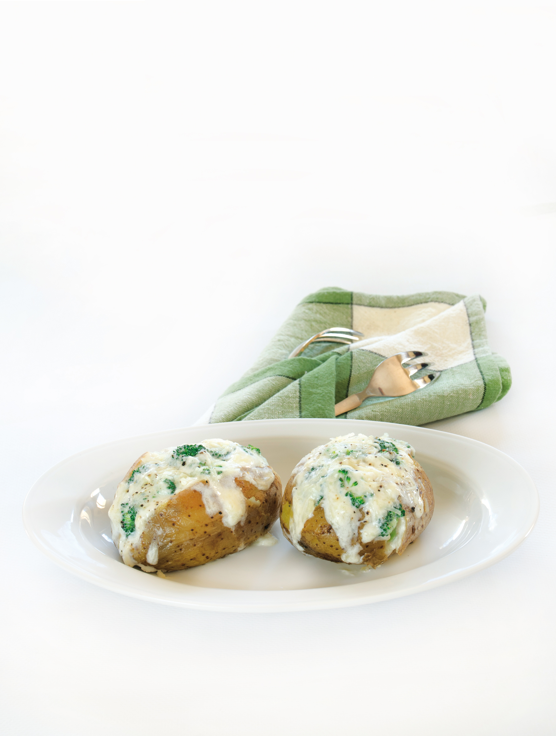 Ψητή πατάτα, γεµιστή µε µπρόκολο και τυρί