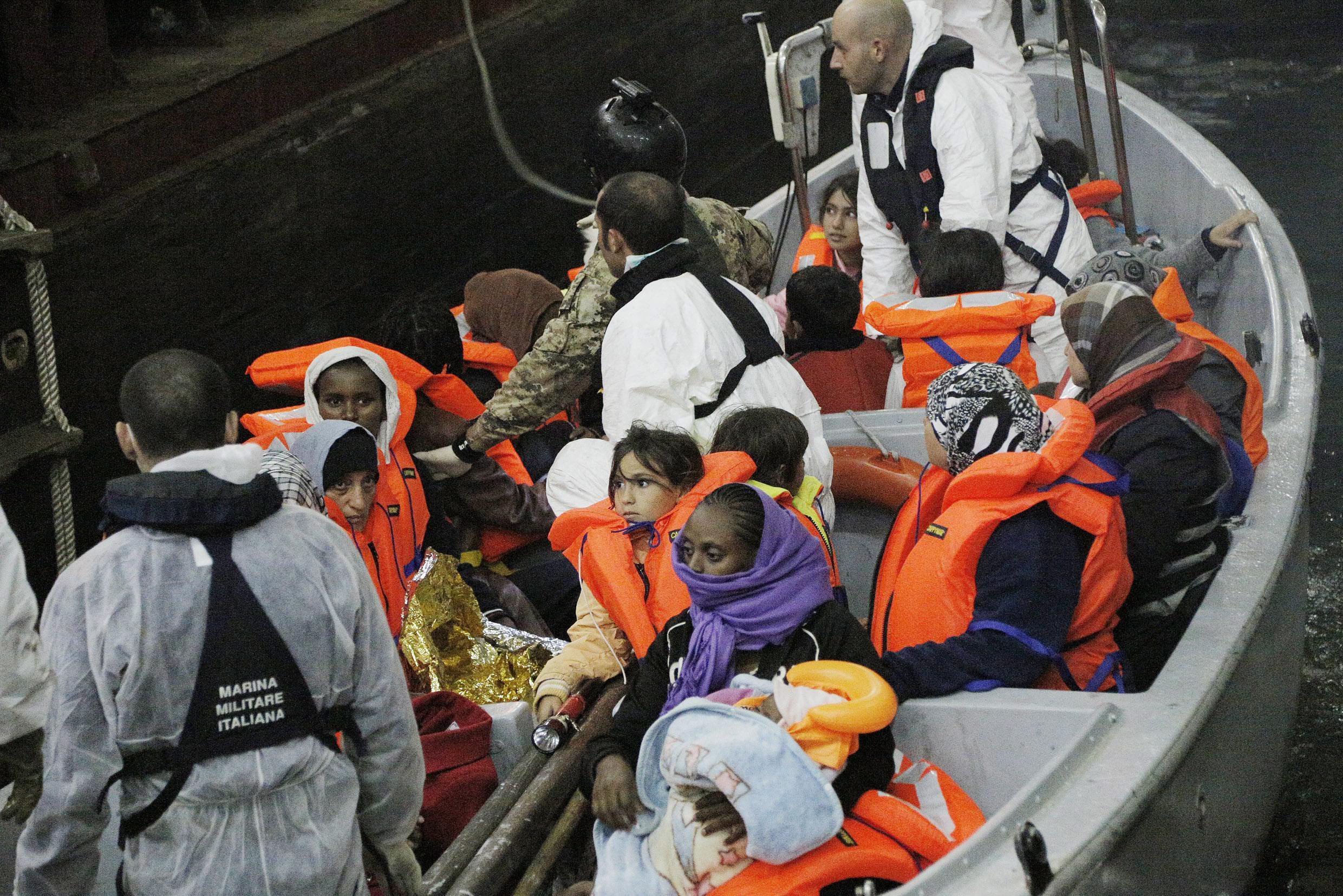Ιταλία: Πλοιάριο βυθίστηκε ανοικτά της Λαμπεντούζα – Τουλάχιστον 14 νεκροί μετανάστες