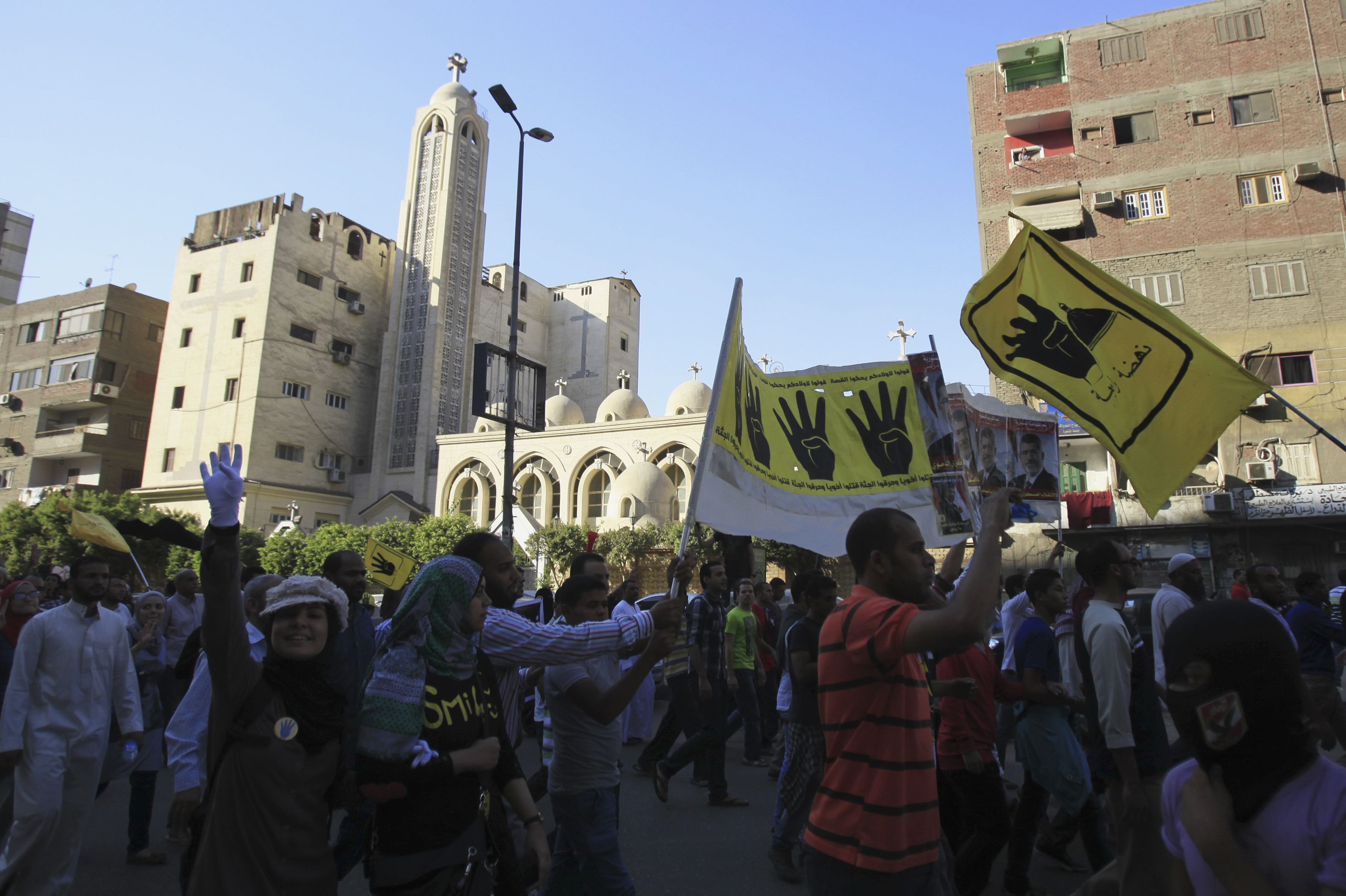 Αίγυπτος: Συγκρούσεις μεταξύ επικριτών και υποστηρικτών του Μόρσι