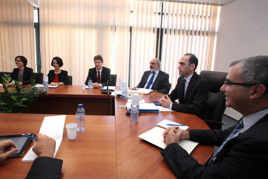 Κύπρος: Η εκταμίευση της πέμπτης δόσης απαιτεί τρεις προϋποθέσεις