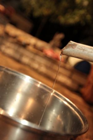 Κατασχέθηκαν πάνω από 300 τόνοι τσίπουρου στον Τύρναβο