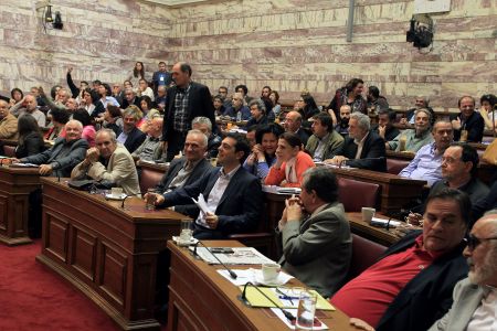 Με μπροστάρη τη Ζωή σκληρή επίθεση στη διαπραγματευτική πολιτική της κυβέρνησης από τα κομματικά όργανα του ΣΥΡΙΖΑ