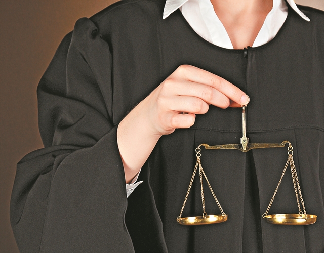 Οταν ο δικαστής από πιανίστας γίνεται συνθέτης