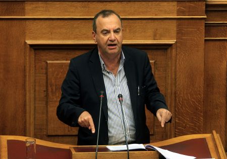 Στρατούλης για Δραγασάκη: «Δεν κάνουμε πίσω από τις δεσμεύσεις μας ούτε για να πάρουμε φόρα»