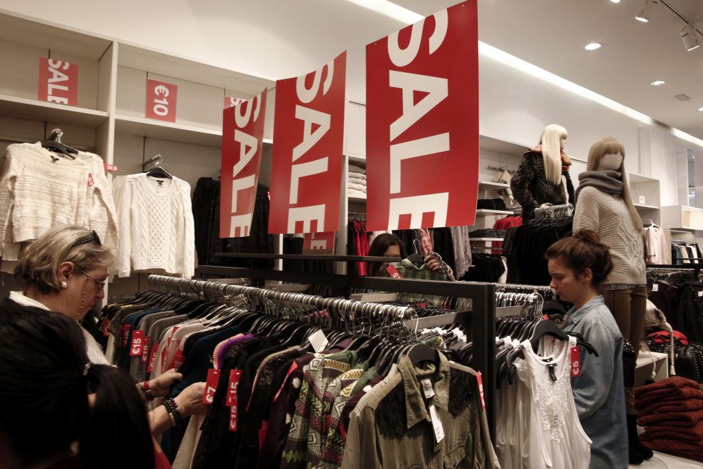 Αρχισαν σήμερα, 2 Μαΐου, οι ενδιάμεσες εκπτώσεις