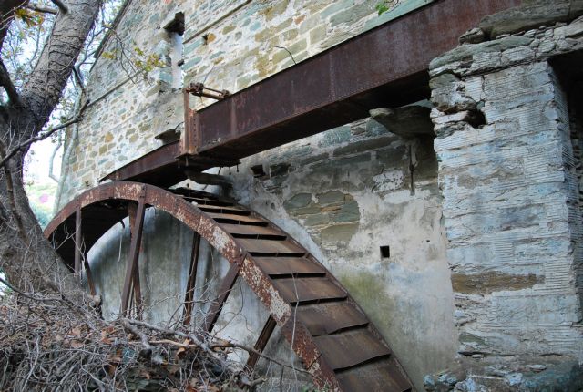 SOS για τη σωτηρία της διατηρητέας «Φάμπρικας Εμπειρίκου»