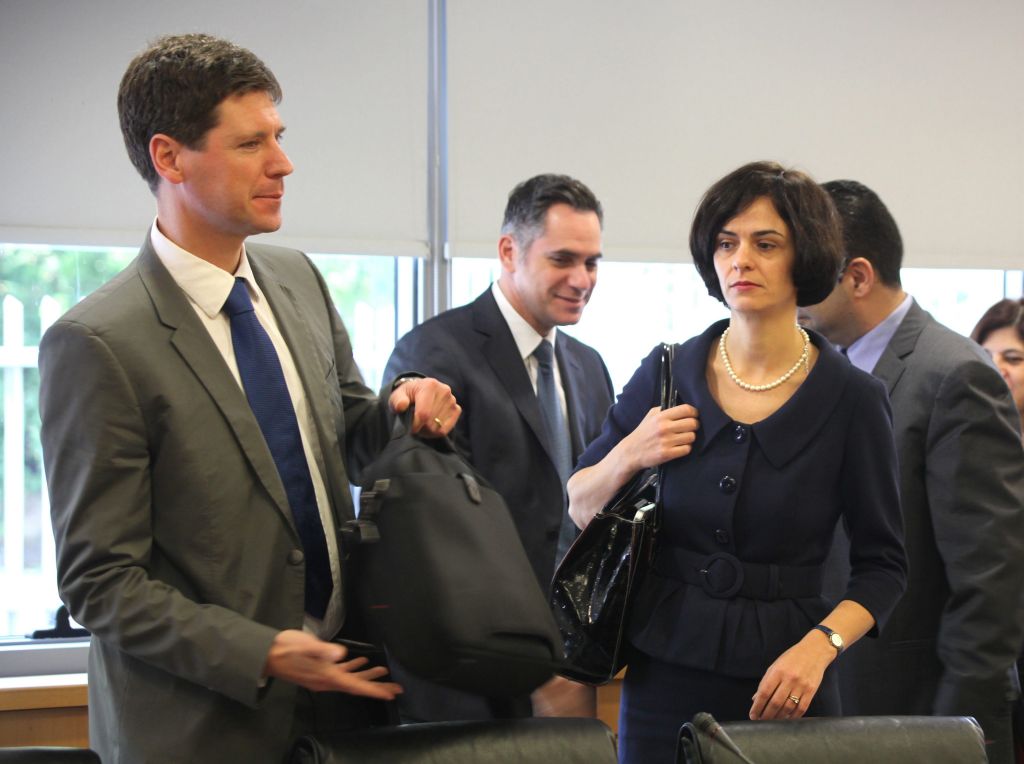 Επέστρεψε στη Λευκωσία η τρόικα μετά από 9 μήνες