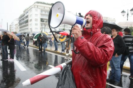 Εμφύλιος για τις απολύσεις στο Δημόσιο