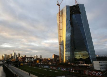ΕΚΤ για Ελλάδα: Σταθεροποίηση της οικονομίας αλλά και δυσκαμψίες