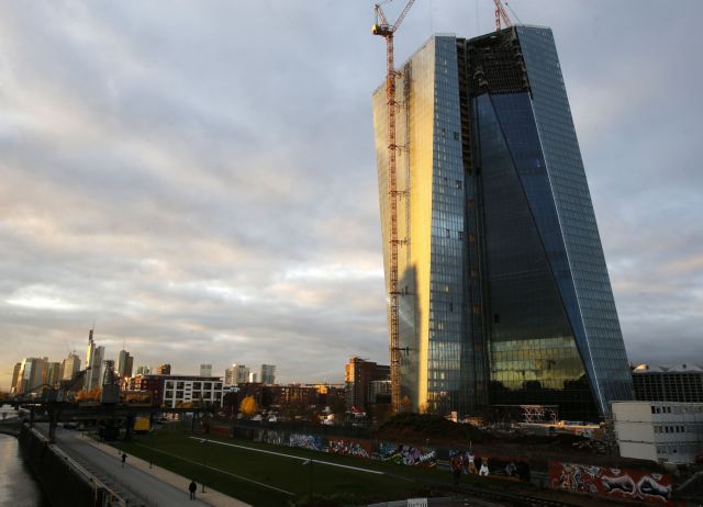 ΕΚΤ για Ελλάδα: Σταθεροποίηση της οικονομίας αλλά και δυσκαμψίες