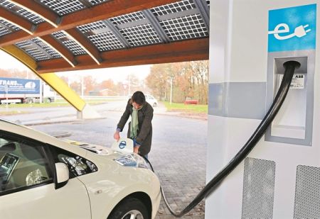 Η έλλειψη κινήτρων φρενάρει τα ηλεκτρικά αυτοκίνητα