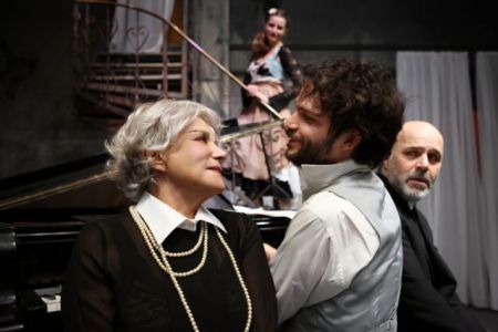 30 διπλά εισιτήρια στην τιμή τους ενός, για τους «Βρυκόλακες» στο θέατρο της Οδού Κεφαλληνίας