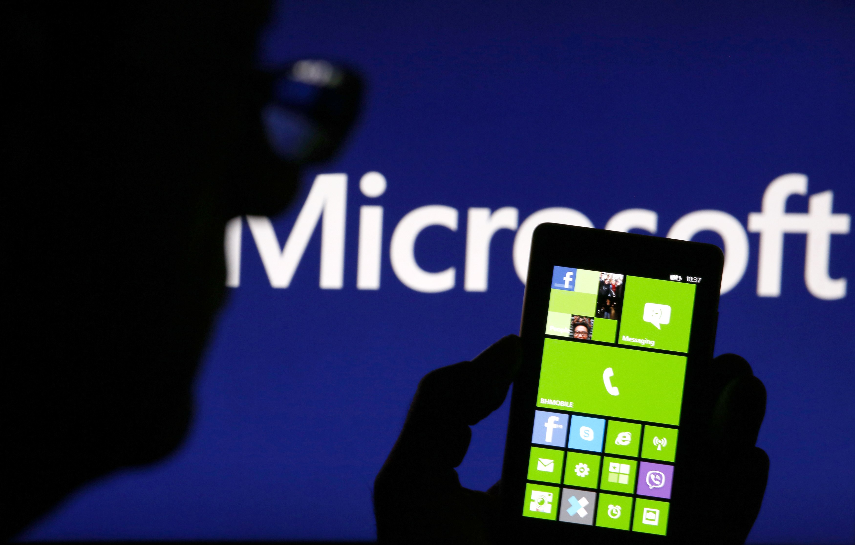 Η Κομισιόν ενέκρινε την εξαγορά της Nokia από τη Microsoft