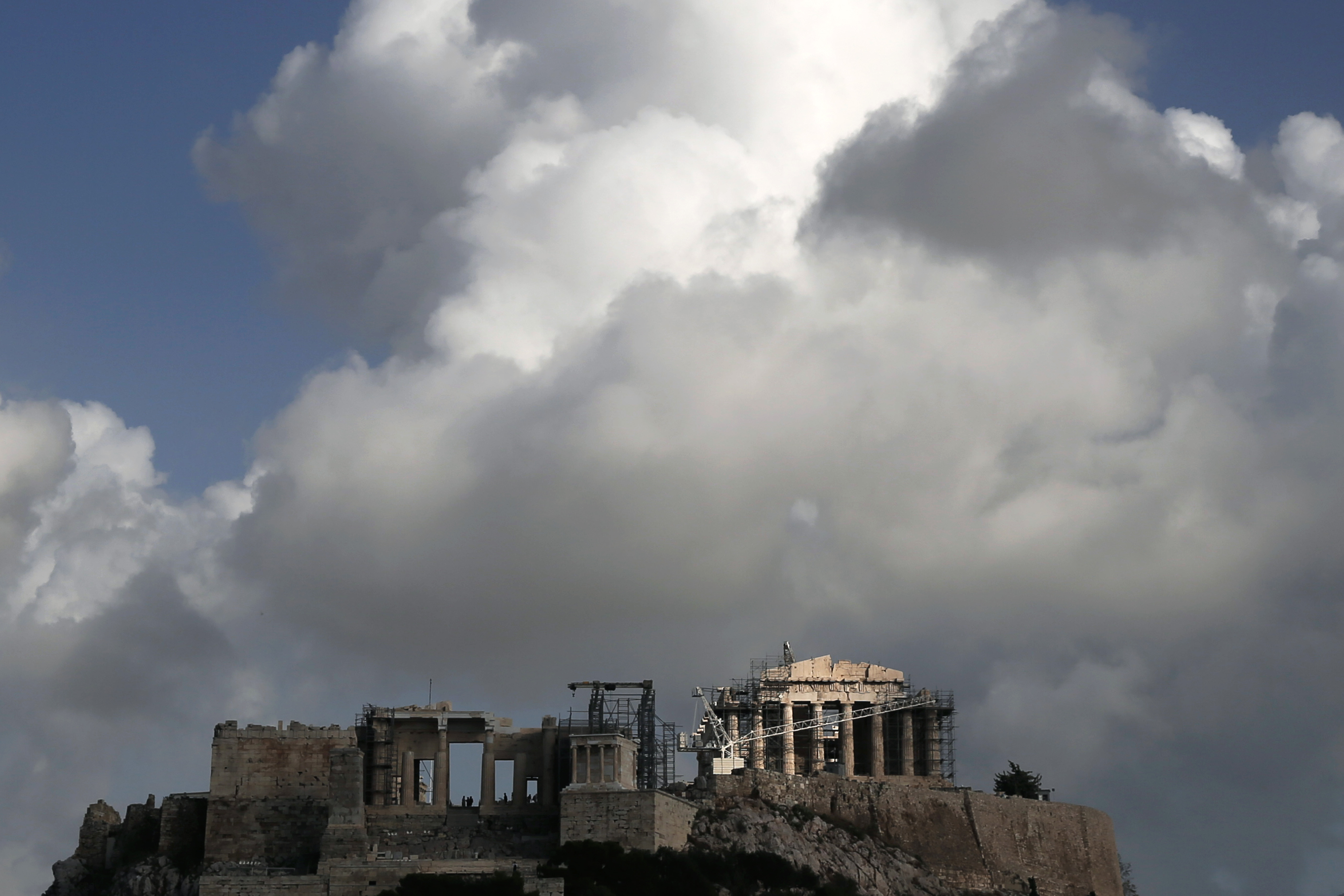 ΙΟΒΕ-BCG: Παραμένουν οι κίνδυνοι για την ελληνική οικονομία