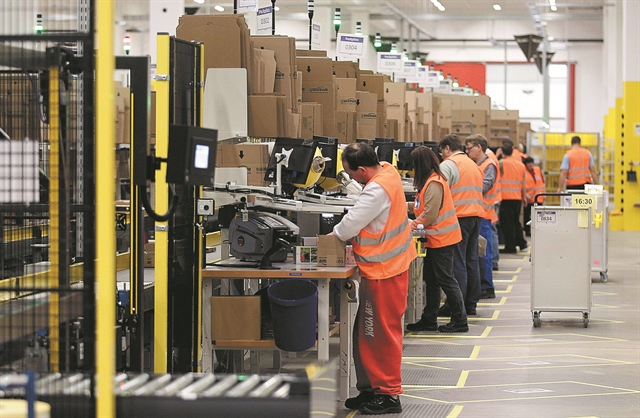 Οι Γερμανοί θωρακίζουν εταιρείες και εργαζομένους