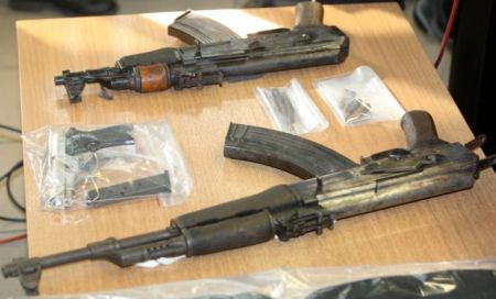 Συνελήφθη Αλβανός οπλισμένος με τρία καλάσνικοφ