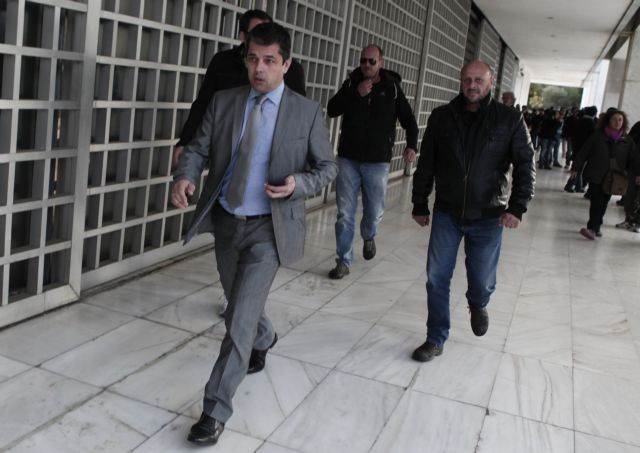 Με δύο υπερασπιστικές γραμμές οι βουλευτές της Χρυσής Αυγής