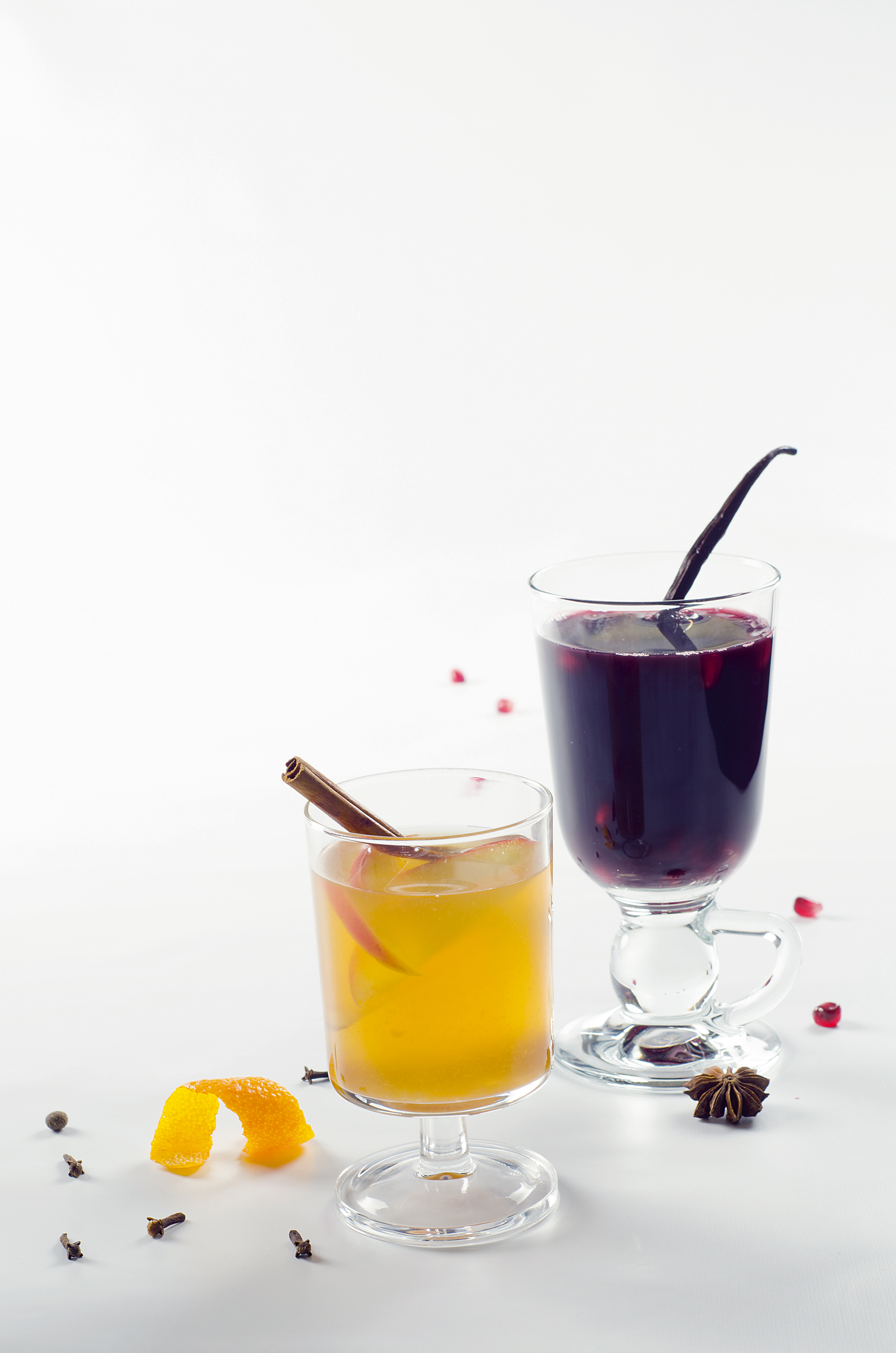 Ζεστό κόκκινο κρασί µε ρόδι