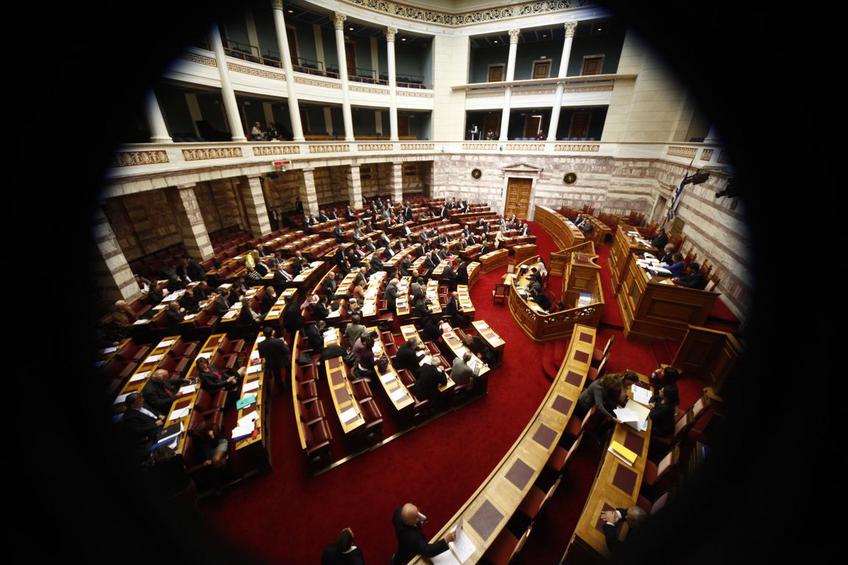 Ψηφίστηκε η τροπολογία για την καθολική απαγόρευση συμμετοχής υπουργών και βουλευτών σε off-shore