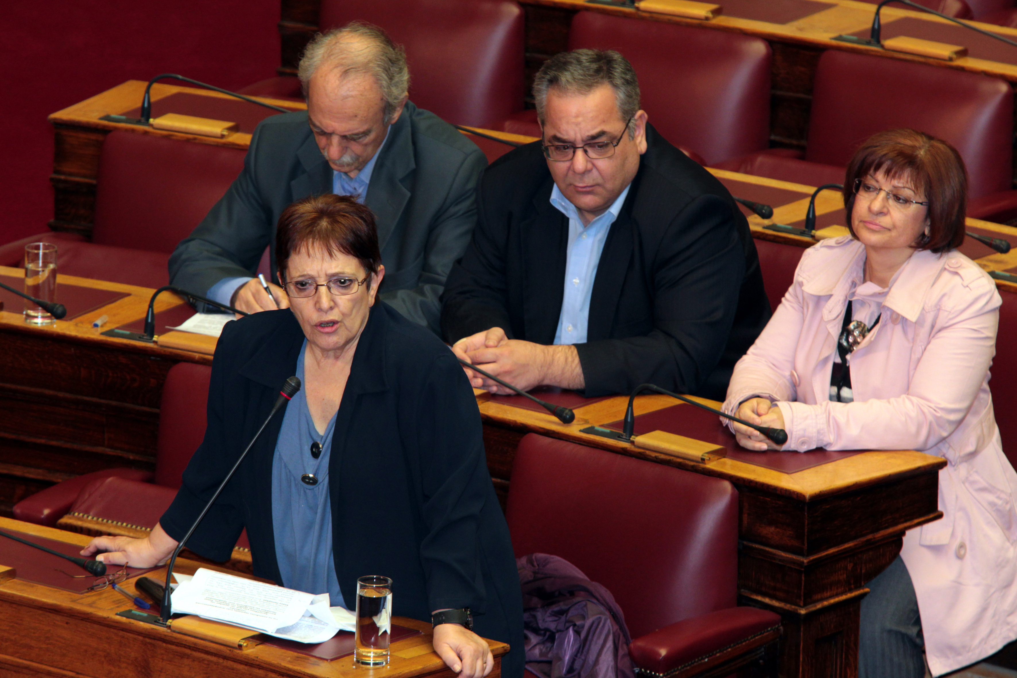 Βουλή: «Άδειασε» τον ΣΥΡΙΖΑ η Παπαρήγα για τα φάρμακα