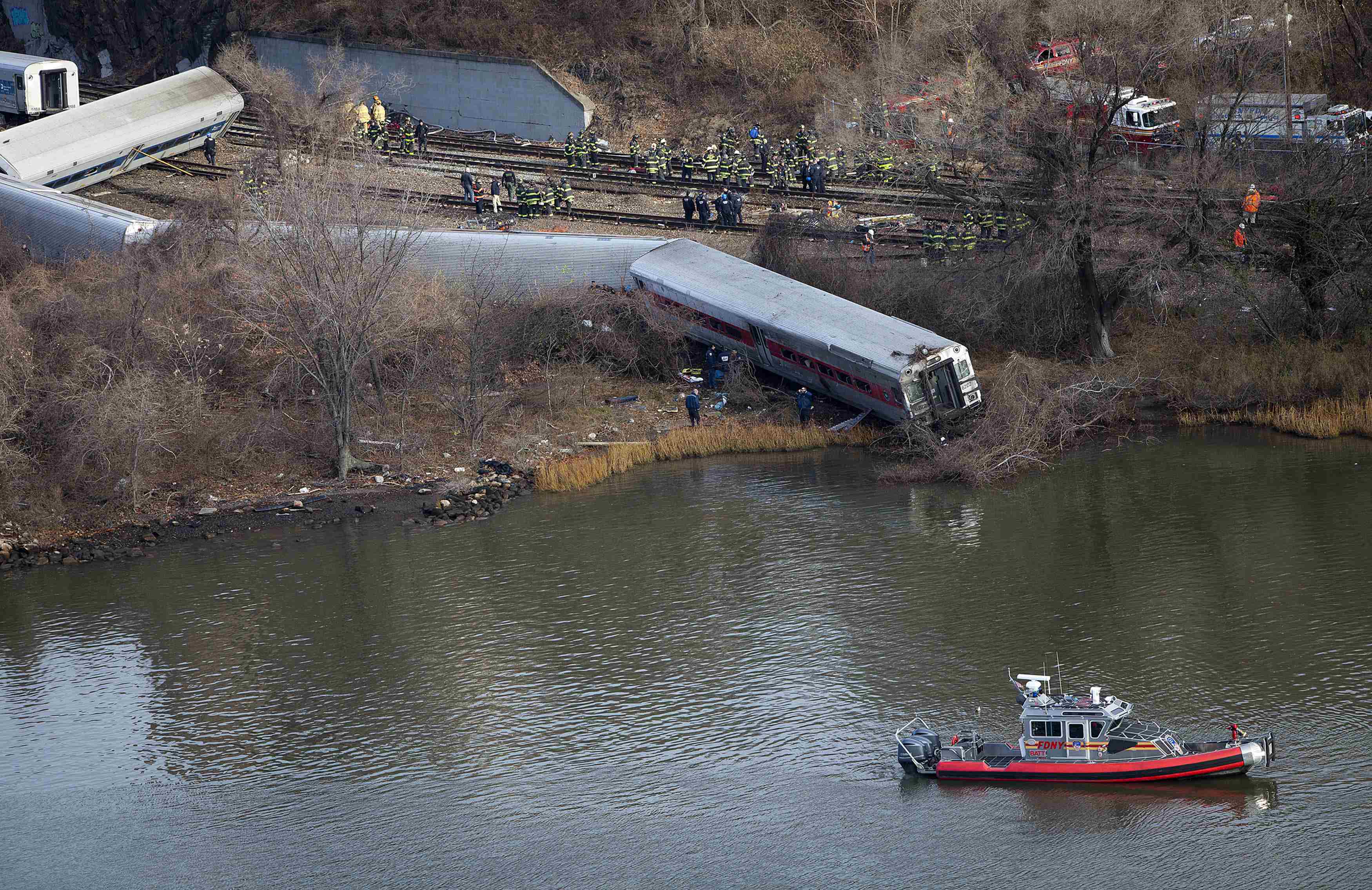 Νέα Υόρκη: Τέσσερις νεκροί από εκτροχιασμό επιβατικού τρένου