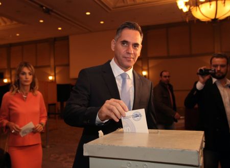 Κύπρος: Στις κάλπες το ΔΗΚΟ για την παραμονή ή μη στην κυβέρνηση