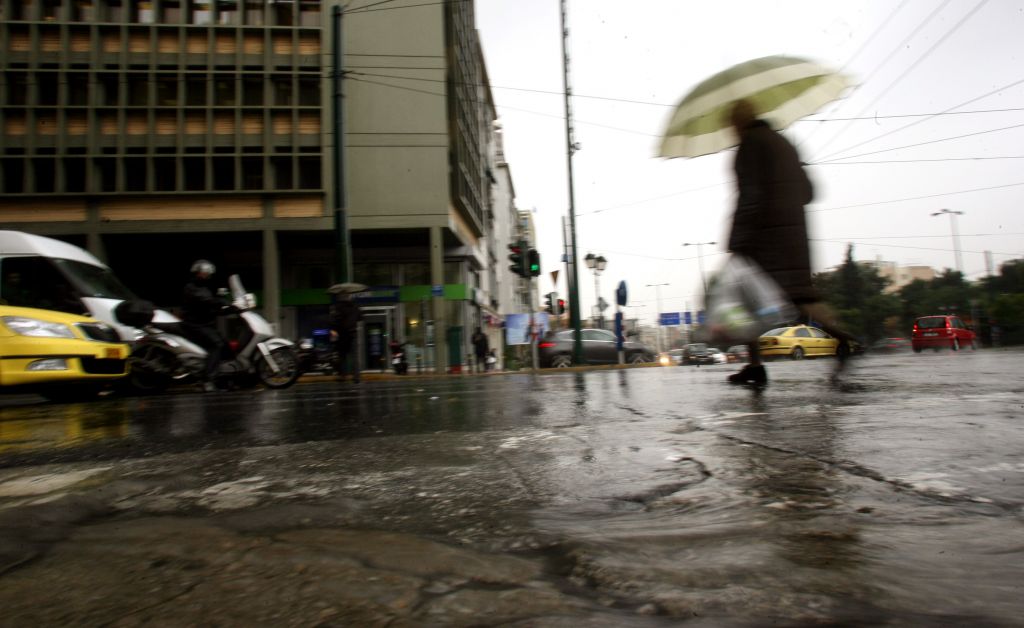 Ισχυρές βροχές και καταιγίδες σε όλη τη χώρα από την Τρίτη
