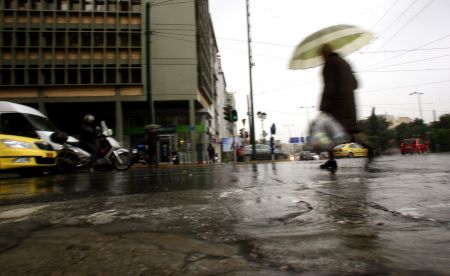Ισχυρές βροχές και καταιγίδες σε όλη τη χώρα από την Τρίτη