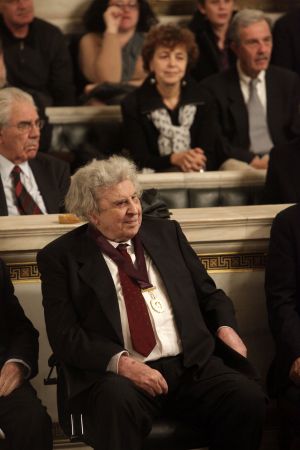 Βγήκε από το νοσοκομείο ο Μίκης Θεοδωράκης