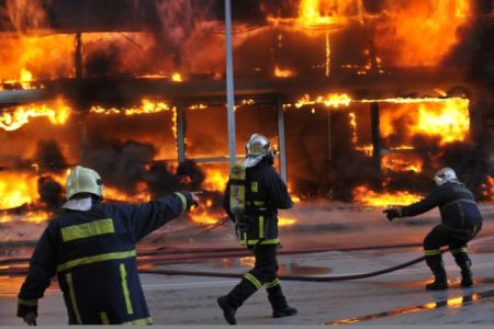 Νεκρός από πυρκαγιά σε αποθήκη σουπερμάρκετ στη Ρόδο