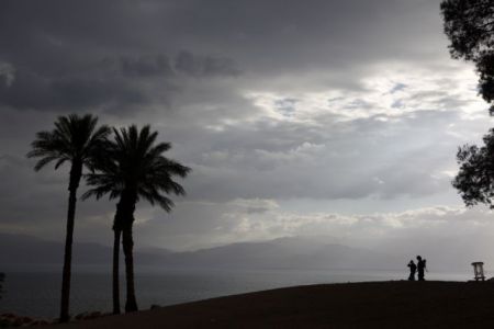 Ζωή στη Νεκρά Θάλασσα δίνουν Ισραηλινοί, Παλαιστίνιοι και Ιορδανοί