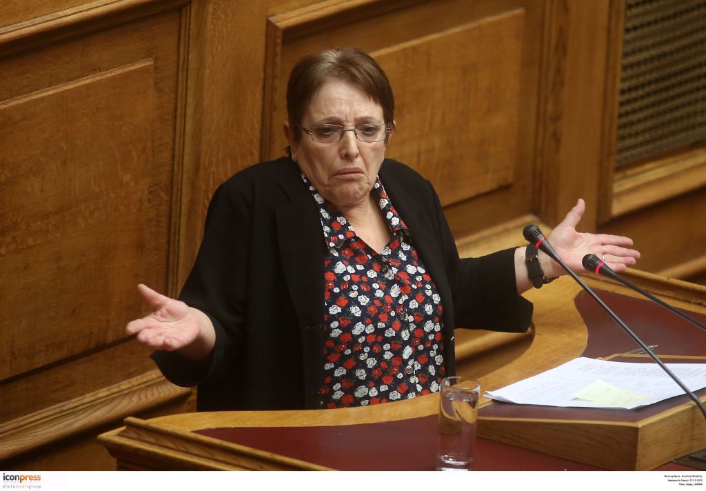 Παπαρήγα: «Είτε με κυβέρνηση ΝΔ είτε με κυβέρνηση ΣΥΡΙΖΑ τις κατευθύνσεις θα τις δίνουν τα μονοπώλια»